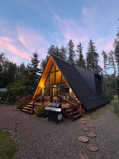 A-Frame by Mt. Rainier NP w/ Hot Tub - Dogs OK image 1