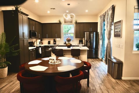 Private Pool Resort Home | Goodyear AZ | Vacation image 4