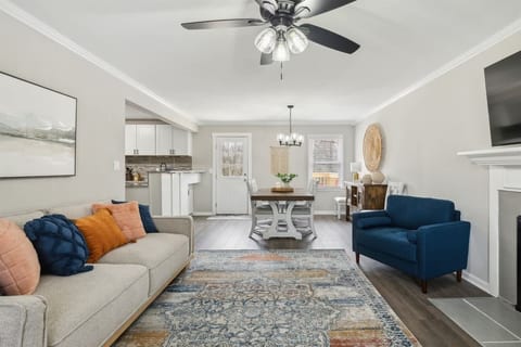 Charming 3BR Farmhouse • Fenced Acre • Madison