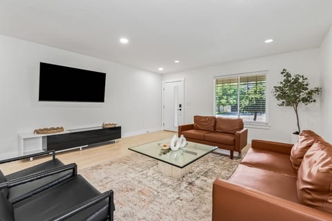 5 Bedroom house in prime location by the village