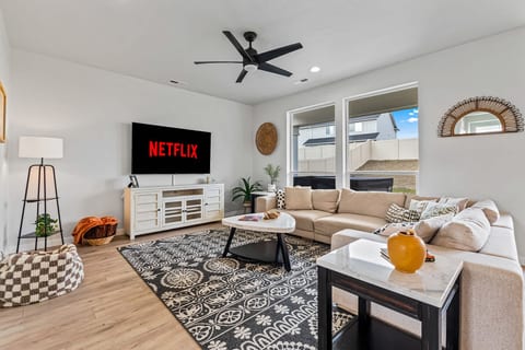 Luxury 5BR Retreat • Hot Tub • Game Room • EV