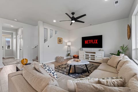 Luxury 5BR Retreat • Hot Tub • Game Room • EV