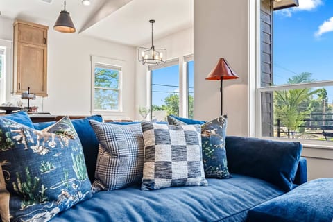 Dark & Sleek 3BR Escape by the Golf Course
