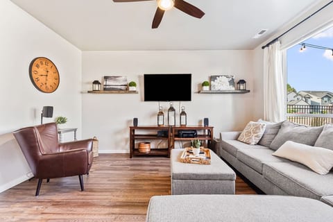 Cozy & Charming Home in Eagle Id