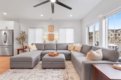 The Townhouse on Highland – Near Greenbelt