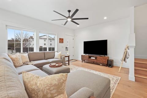 The Townhouse on Highland – Near Greenbelt