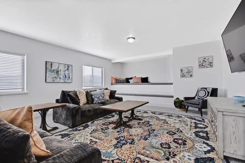 Massive Gathering Home with Ballroom - Sleeps 32+