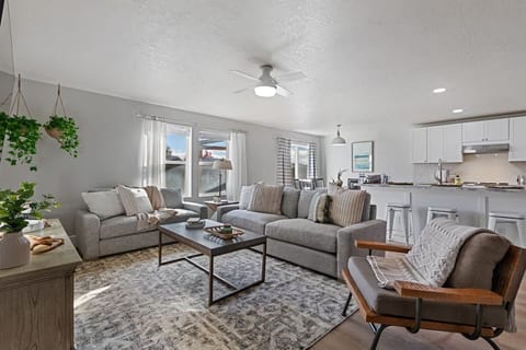 Cozy Costal Get Away | Meridian Idaho | 4 bedroom