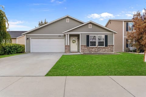 Cozy Costal Get Away | Meridian Idaho | 4 bedroom