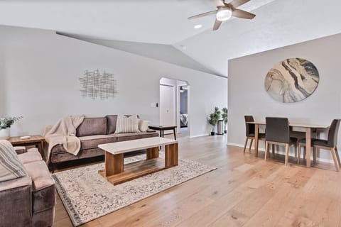 A La Mode 3 bedroom Home | Meridian, ID