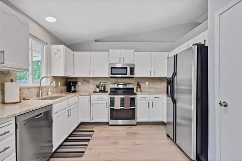 A La Mode 3 bedroom Home | Meridian, ID