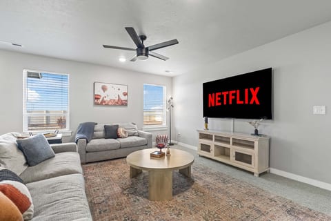 Spacious 5BR - Gamer Room - Hot Tub & Basketball