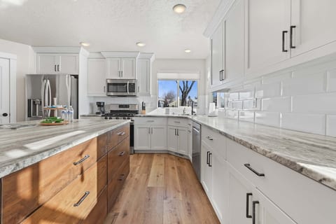 Modern Farmhouse Retreat | 5BR | With Pool Views