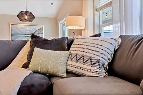 The Meridian Manor | Private 4 Bedroom Home