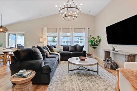 The Meridian Manor | Private 4 Bedroom Home
