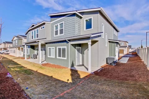 Fresh townhome in Nampa Idaho with 3 bedrooms