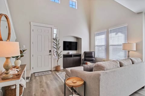 Sophisticated 3 bedroom townhome