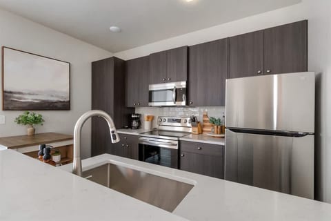 Elegant 2 bedroom townhome