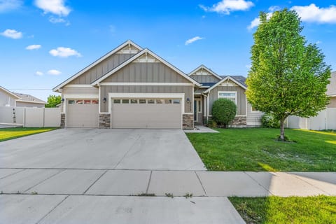 Spacious Nampa Retreat Near Pond • Sleeps 16