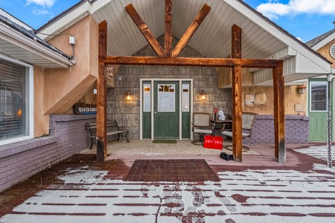Huge 8BR Estate 2 Game Rooms on 20 Acres