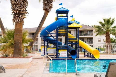 Top-Floor Condo with Pools, Water Slides, Hot Tub!