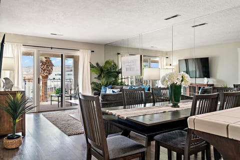 Top-Floor Condo with Pools, Water Slides, Hot Tub!
