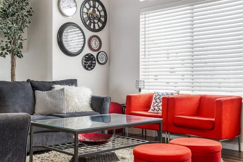 Beautiful 3 Bedroom Private home with easy access