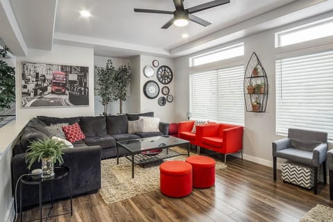 Beautiful 3 Bedroom Private home with easy access