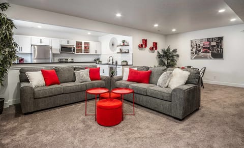 Luxury 2BR Basement Retreat Utah Lake Views