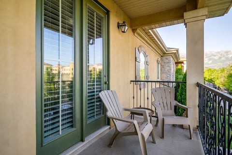 A La Mode Stunning 4 bedroom Orem Home