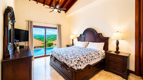 Villa Lazurena • Luxury Golf & Beach Rental Roatan
