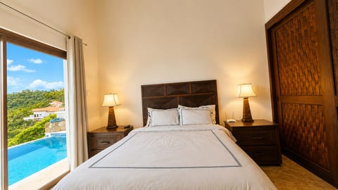 Villa Lazurena • Luxury Golf & Beach Rental Roatan