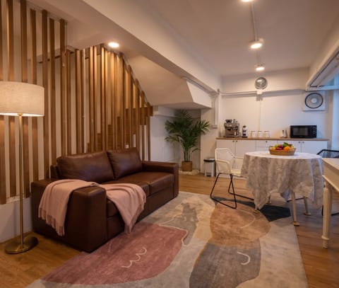 CHINA TOWN 2BR Charming Duplex style+KING bed size