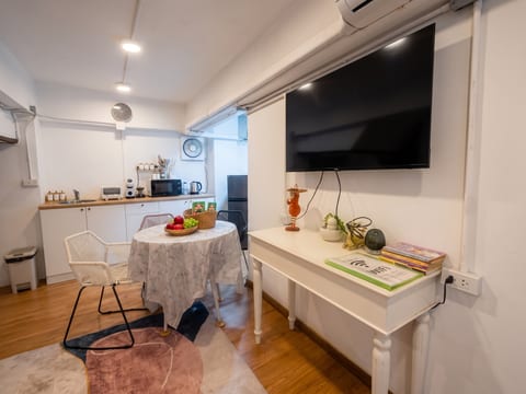 CHINA TOWN 2BR Charming Duplex style+KING bed size