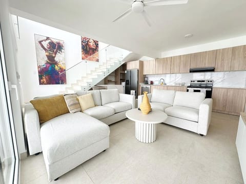 Ocean View Penthouse with Private Rooftop C11