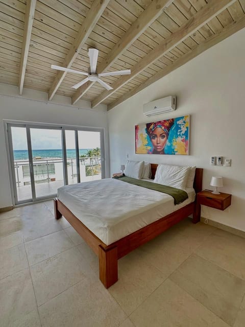 Ocean View Penthouse with Private Rooftop C11