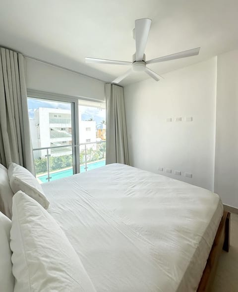 Modern Apartment: Steps to Beach & Pool C9