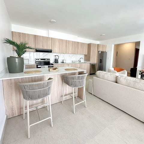 Modern Apartment: Steps to Beach & Pool C9