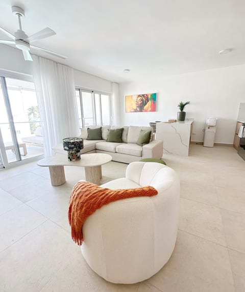 Modern Apartment: Steps to Beach & Pool C9