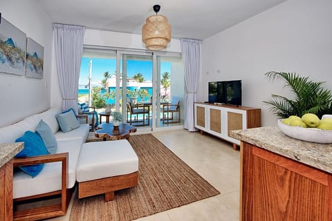 A2-1 Watch the Waves from Your Balcony Retreat