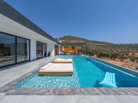 Luxuriöse Villa mit Kinderpool und Jacuzzi