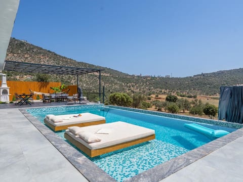 Luxuriöse Villa mit Kinderpool und Jacuzzi