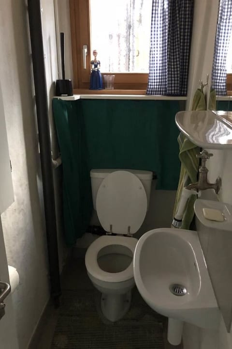 Gollrad 2 Appartement/Fewo, Dusche, WC, 8-Bettwohnung 7-Bettwohnung/2-Zi-Whg.
