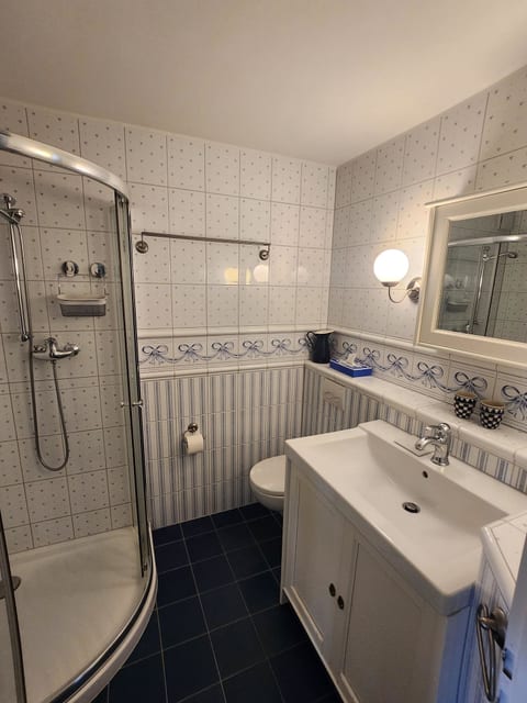 Juwel Appartement/Fewo, Dusche, WC, 2 Schlafräume 3-Zimmerwohnung