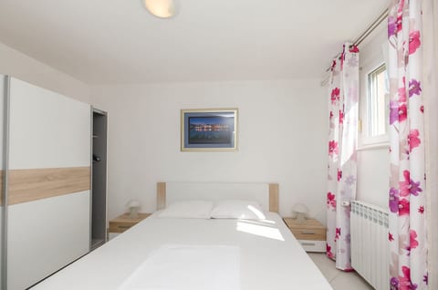 Apartment Lovre - Unit 378612-13