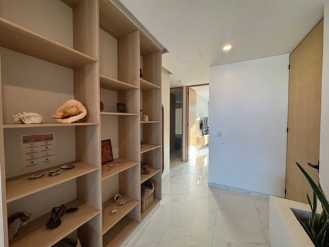 Fabulous Penthouse with Ocean & Mountain Views image 23