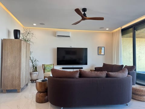 Fabulous Penthouse with Ocean & Mountain Views image 4