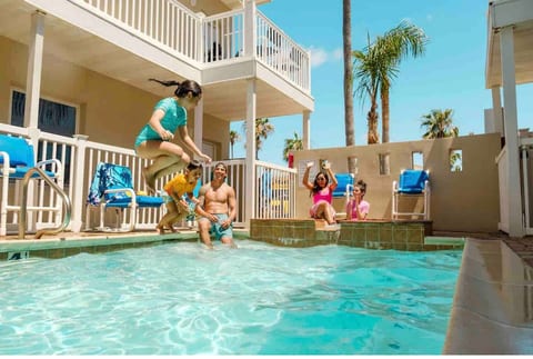 Lovely 2 Bedroom 2 Bath Condo