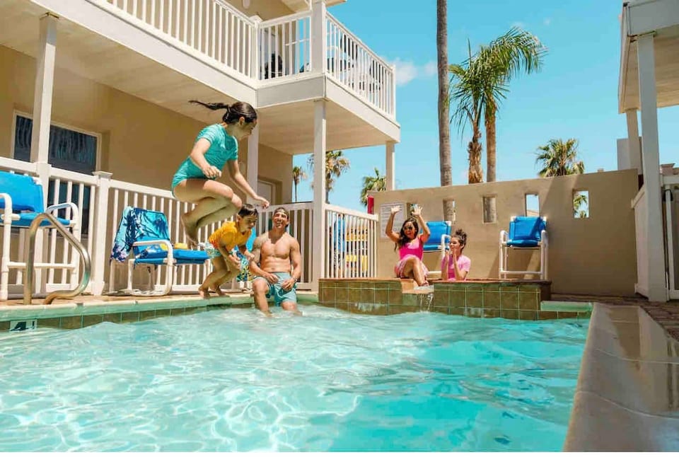 Lovely 2 Bedroom 2 Bath Condo image 1
