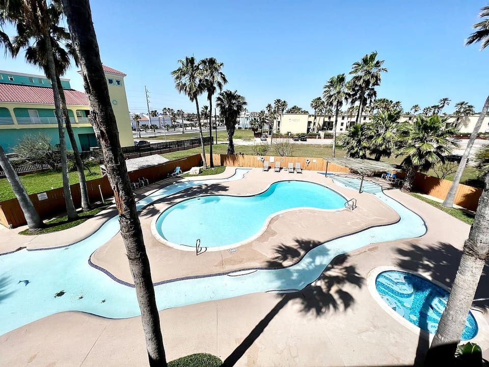 Parklane Ocean Breeze image 1